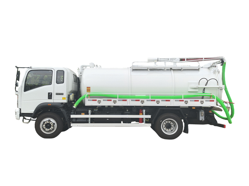 SINOTRUK HOWO sewer vacuum tank truck