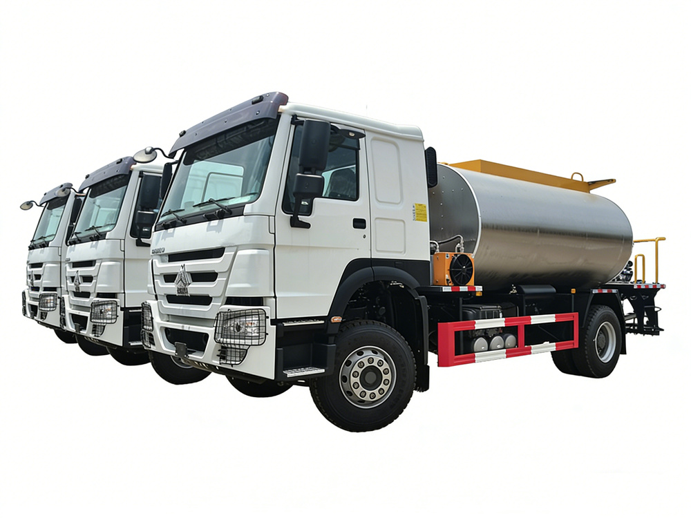 HOWO 8cbm bitumen asphalt spreader