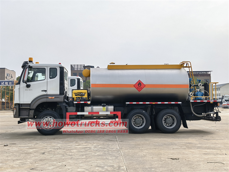HOWO 6x4 15000L Asphalt Spreader Truck