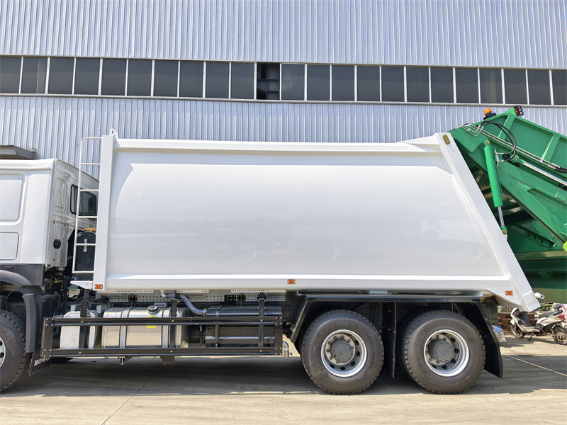 HOWO garbage compactor truck
