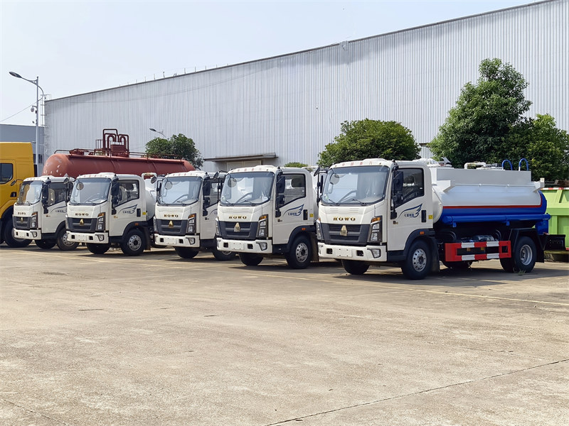 HOWO light 5000L fuel tank truck HOWO light 5000L fuel tank truck